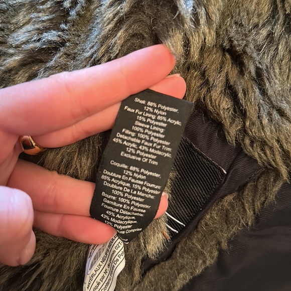 Aritzia TNA Winter Puffer Coat - Picture 6 of 7